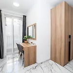 Apartamento Modern 2-bedroom With Terrace - By Hostmt *