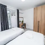 Modern 2-bedroom With Terrace - By Hostmt Apartamento