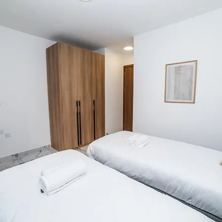 Apartamento Modern 2-bedroom With Terrace - By Hostmt *