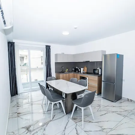 Modern 2-bedroom With Terrace - By Hostmt Apartmán