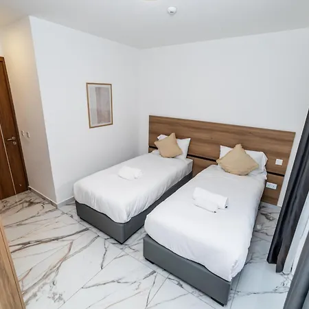 Apartamento Modern 2-bedroom With Terrace - By Hostmt