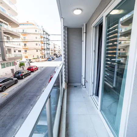 Апартаменты Modern 2-bedroom With Terrace - By Hostmt