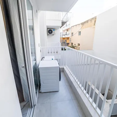 Modern 2-bedroom With Terrace - By Hostmt Апартаменты *