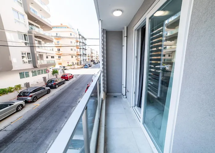 公寓 Modern 2-bedroom With Terrace - By Hostmt