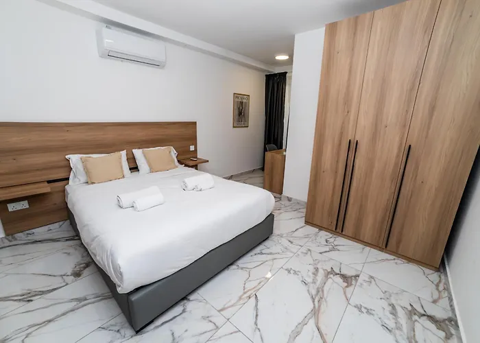 Modern 2-bedroom With Terrace - By Hostmt