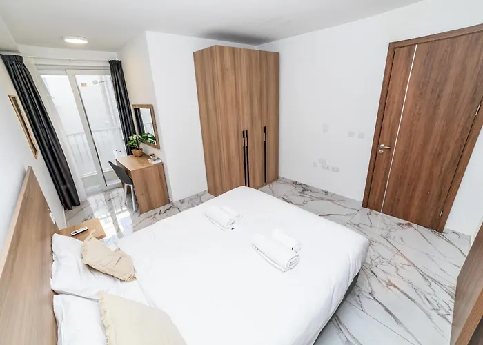 Modern 2-bedroom With Terrace - By Hostmt * 圣保罗湾城