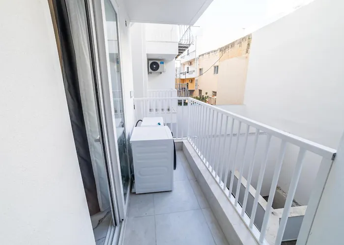 Modern 2-bedroom With Terrace - By Hostmt 公寓 *