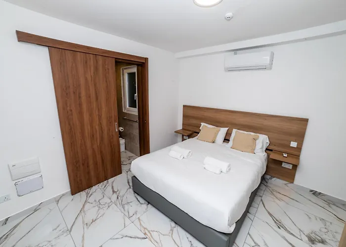 公寓 Modern 2-bedroom With Terrace - By Hostmt 圣保罗湾城